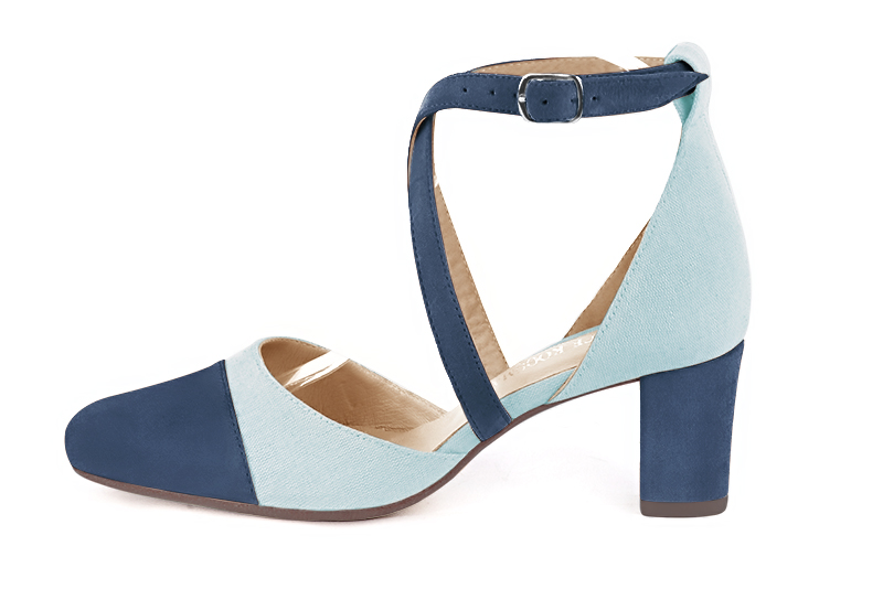Denim blue women's open side shoes, with crossed straps. Round toe. Medium block heels. Profile view - Florence KOOIJMAN